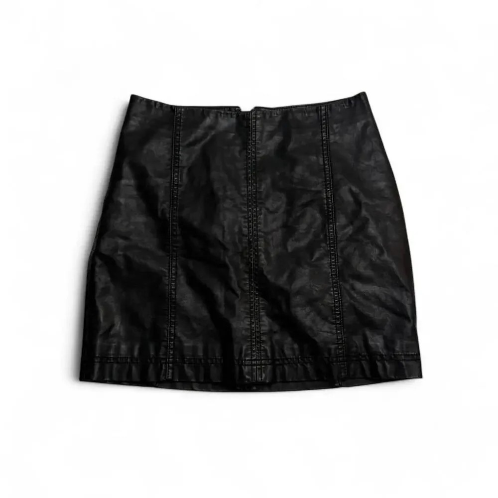 Free People Black Leather Mini Skirt Size 0 (Small) Staple Piece Mini Skirt